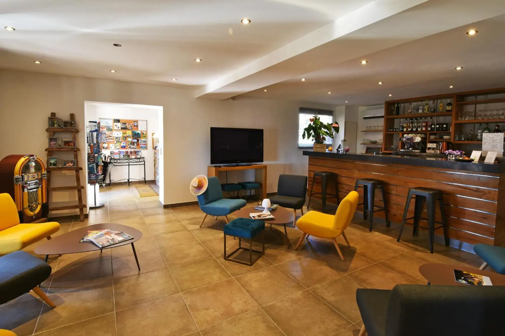 Communal lounge/ TV room in Bungalows Du Maquis